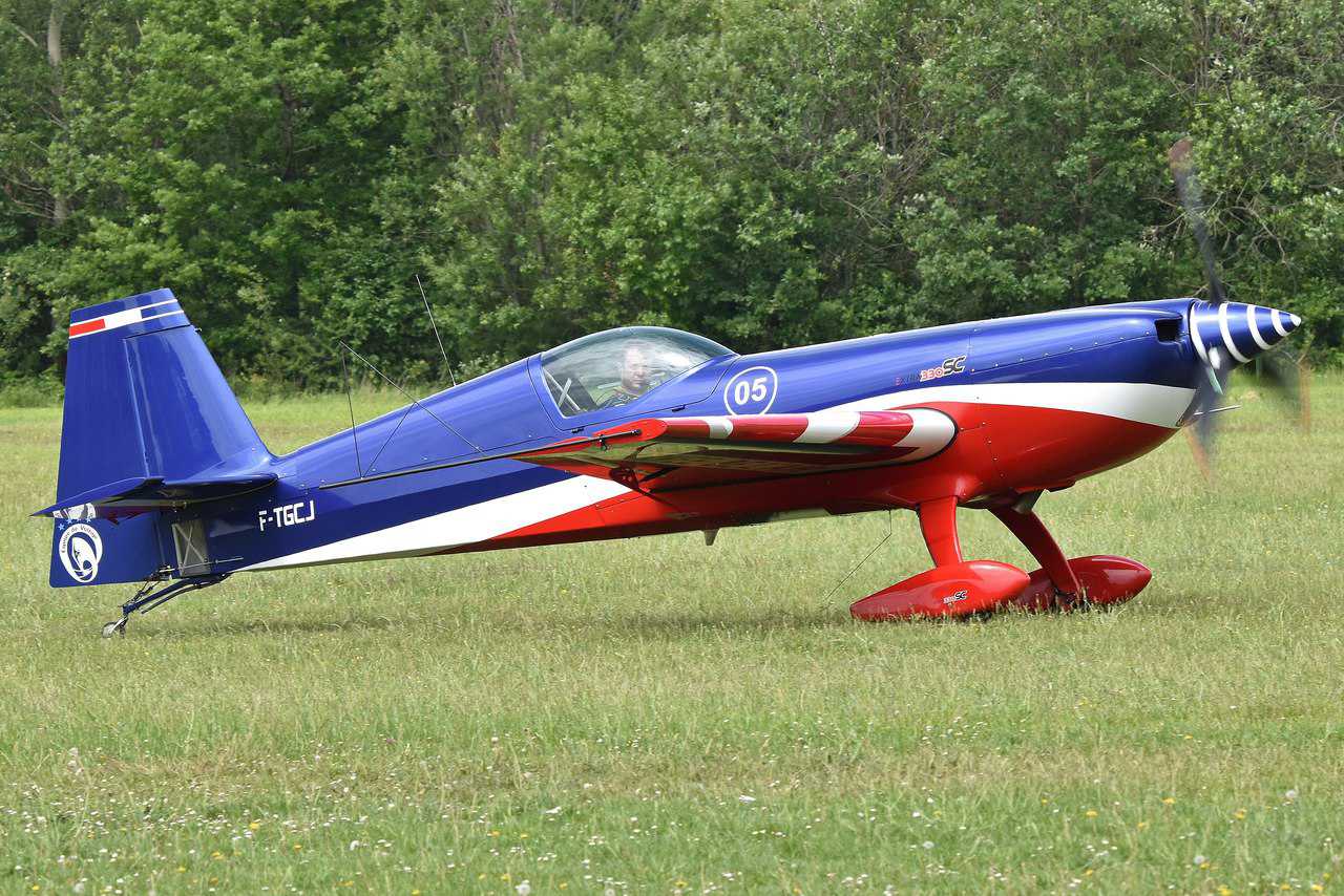 Extra EA 330 SC · History, Technical Data & Photos · AeroCorner