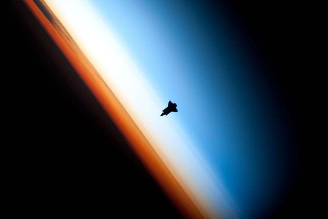 Why do airplanes fly in the stratosphere aero corner