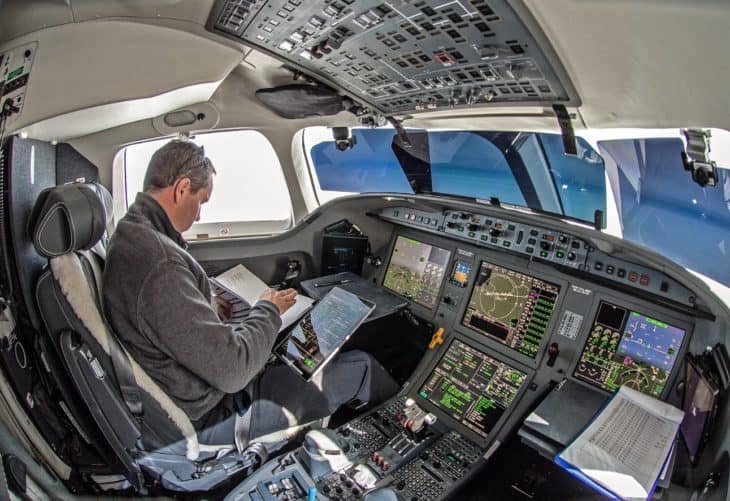 Dassault Falcon 8X Cockpit
