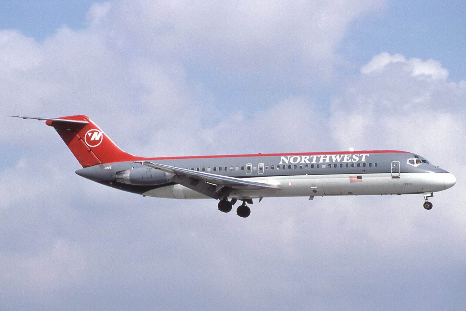 Northwest-Airlines-Douglas-DC-