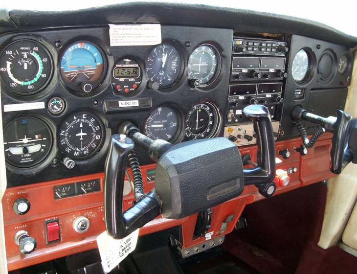 Cessna 152 Cockpit