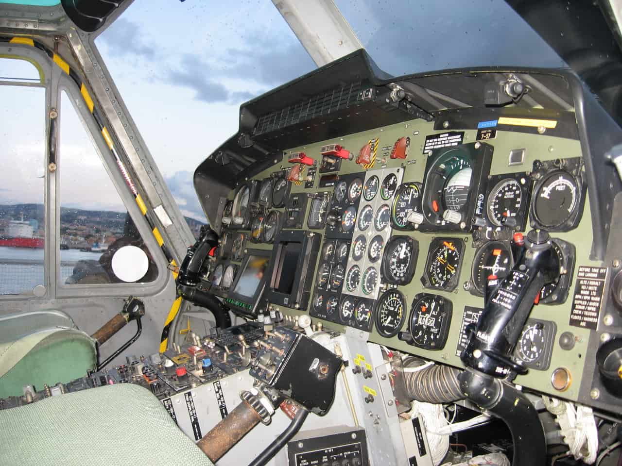 Bell 212 History Technical Data Photos AeroCorner