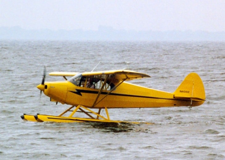 Piper PA 12 on floats