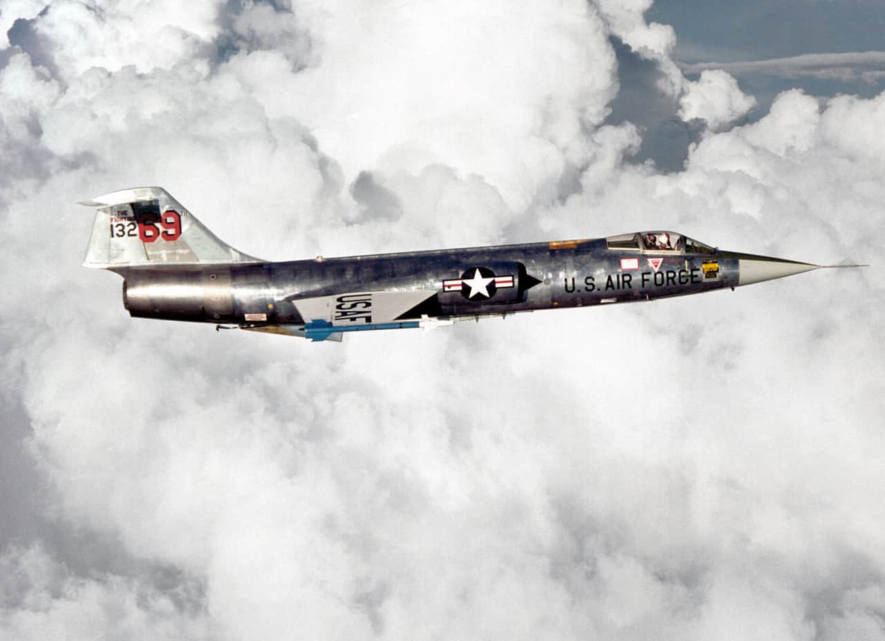 LOCKHEED F-104G STARFIGHTER IN FLIGHT 8X10 PHOTO 1979 