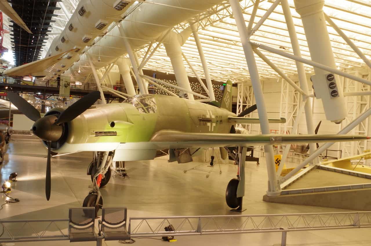 Dornier Do 335 Pfeil with a propeller at the nose and another at the tail