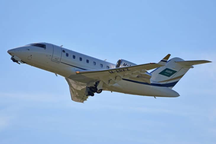 Bombardier Challenger 605 ‘M-ARKZ’