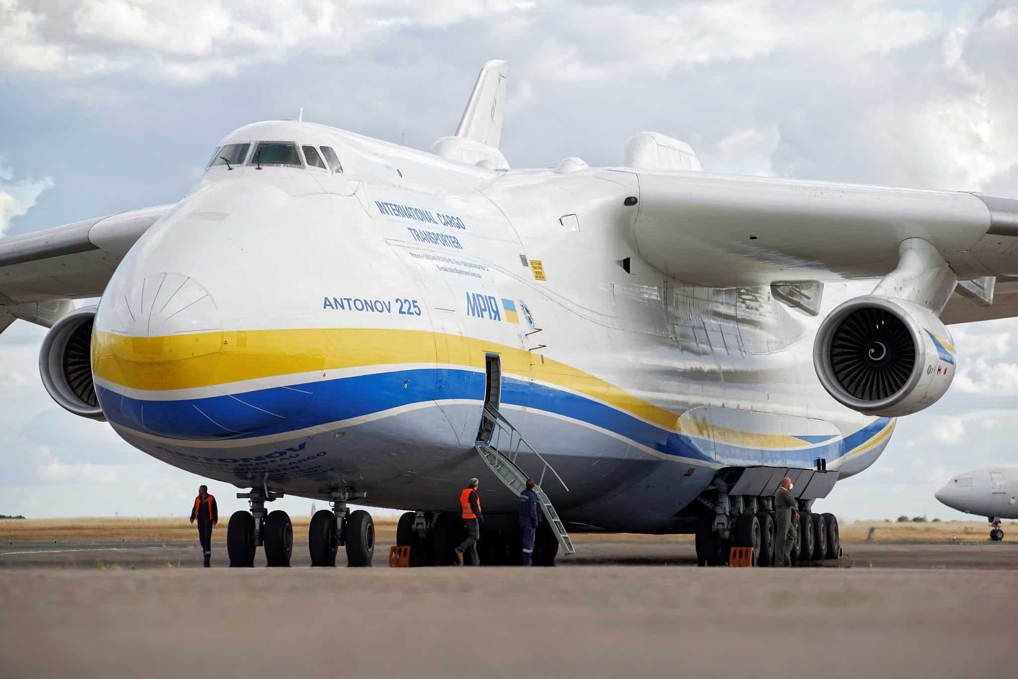 Antonov An-225 Mriya seen head-on from the ramp with ground crew beside the nose