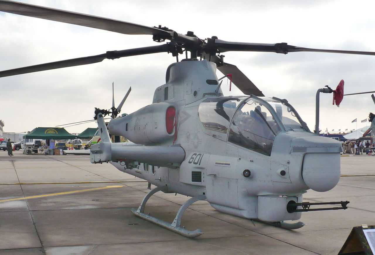 AH-1Z-on-display-at-the-MCAS-Miramar-airshow.jpg