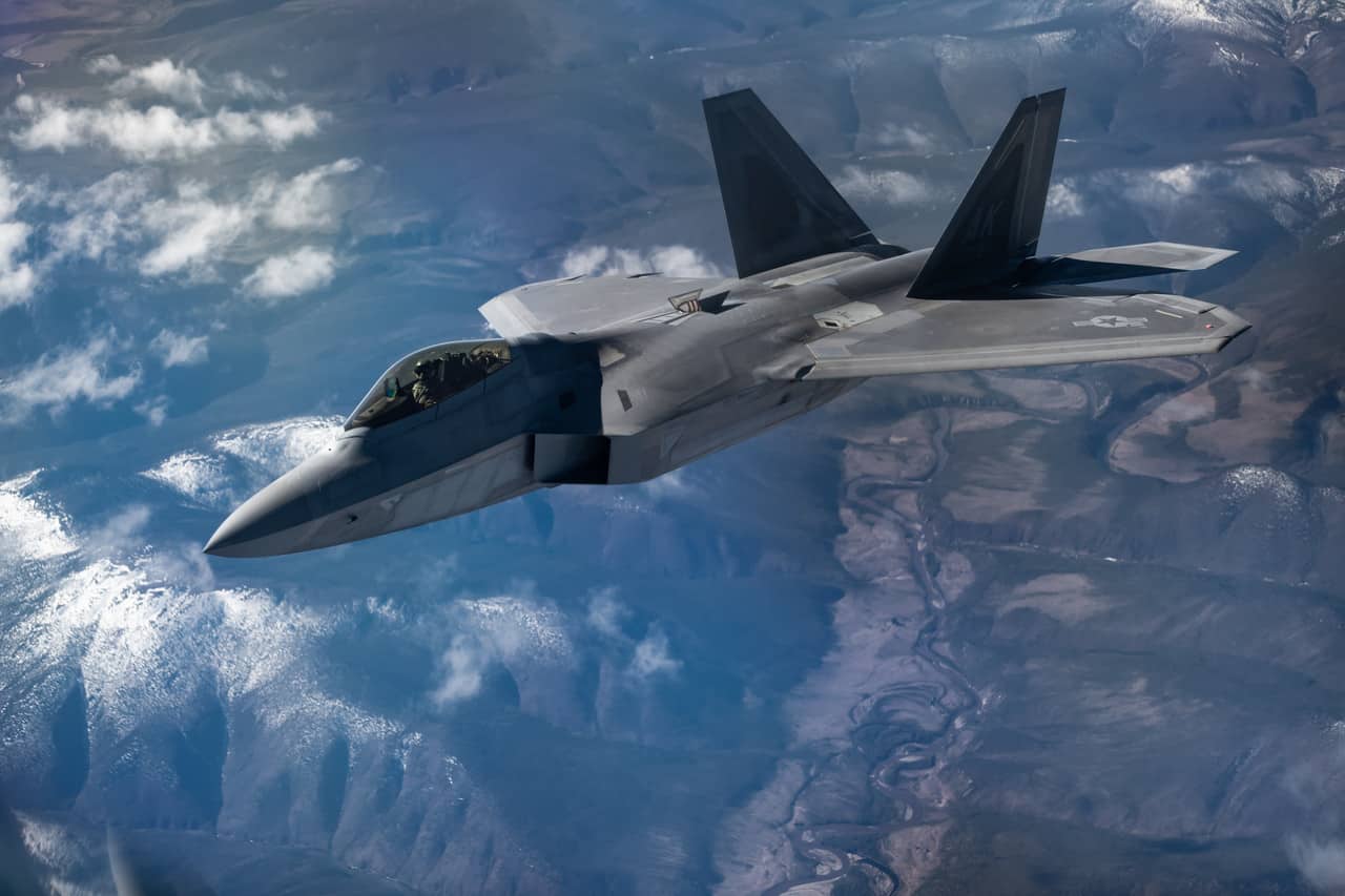 Lockheed Martin F 22 Raptor Price Specs Photo Gallery