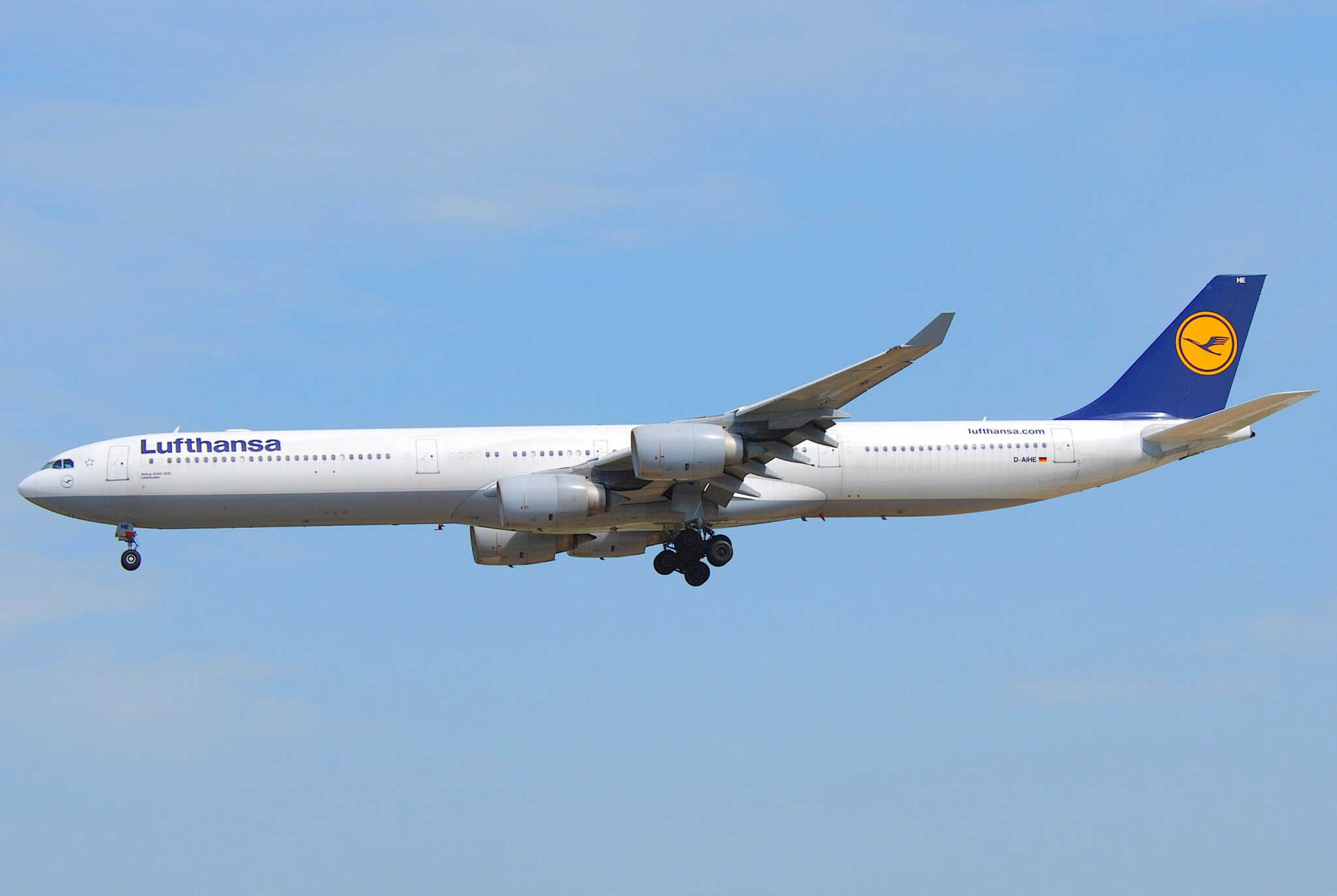Lufthansa-Airbus-A340-600-1-
