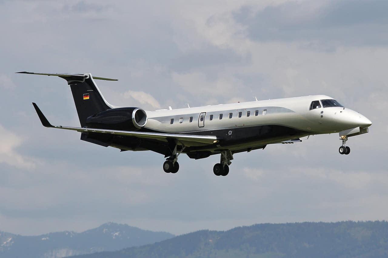 28 American Hollywood Celebrities with Private Jets - Aero Corner