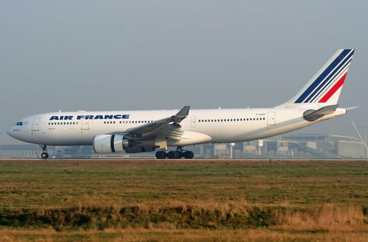 F-GZCP, the aircraft involved, seen at Charles de Gaulle Airport, in 2007