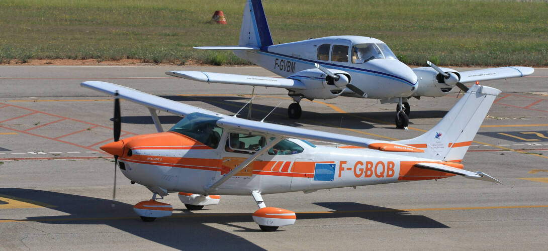 Piper PA-23-150 Apache and Cessna 182P Skylane II