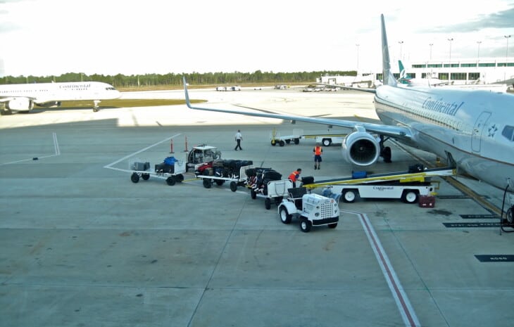 baggage handlers loading airplane