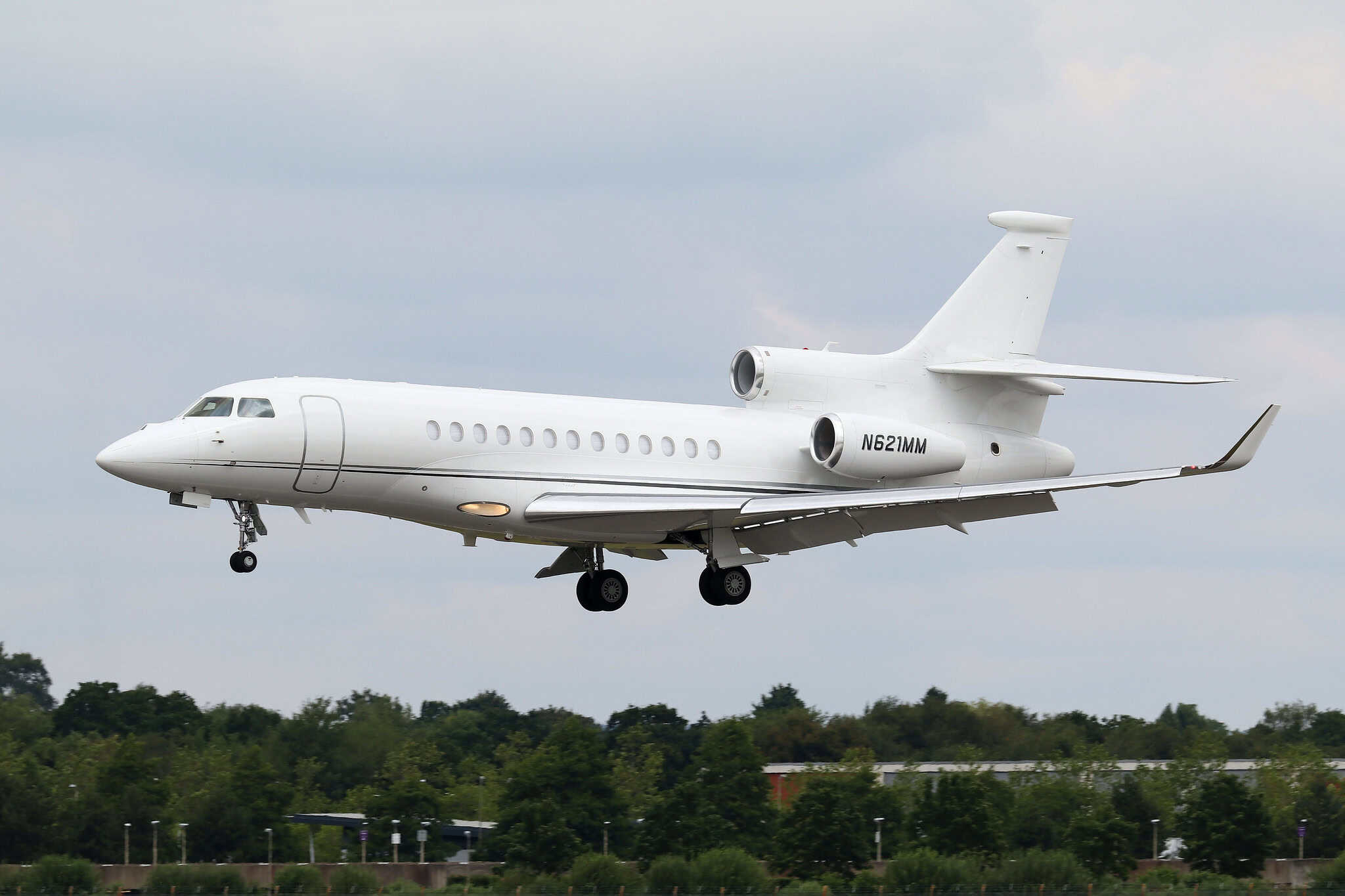Dassault Falcon 7X N621MM on approach