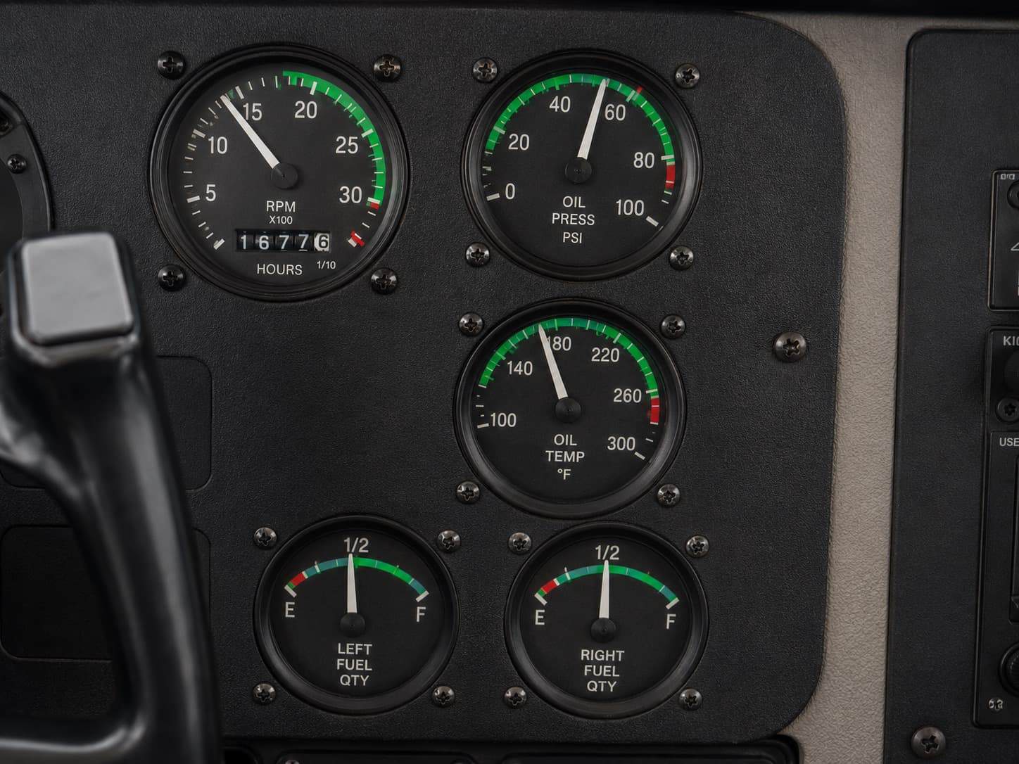 Airplane Cockpit Instruments Explained: A Complete Beginner’s Guide ...
