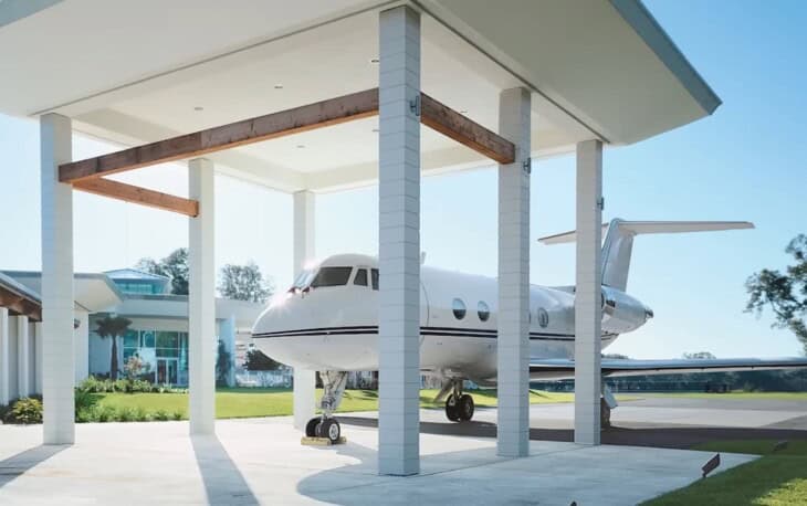 John Travolta Airport Home 3