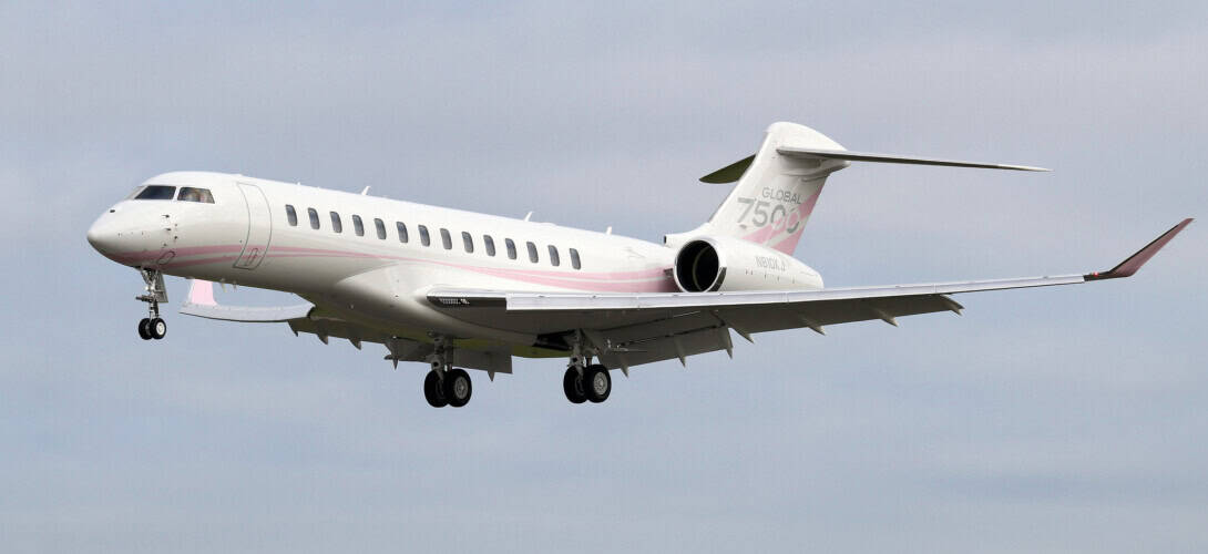 N810KJ BD700 Global Express 7500 Rise & Sun Air LLC Kylie Jenner