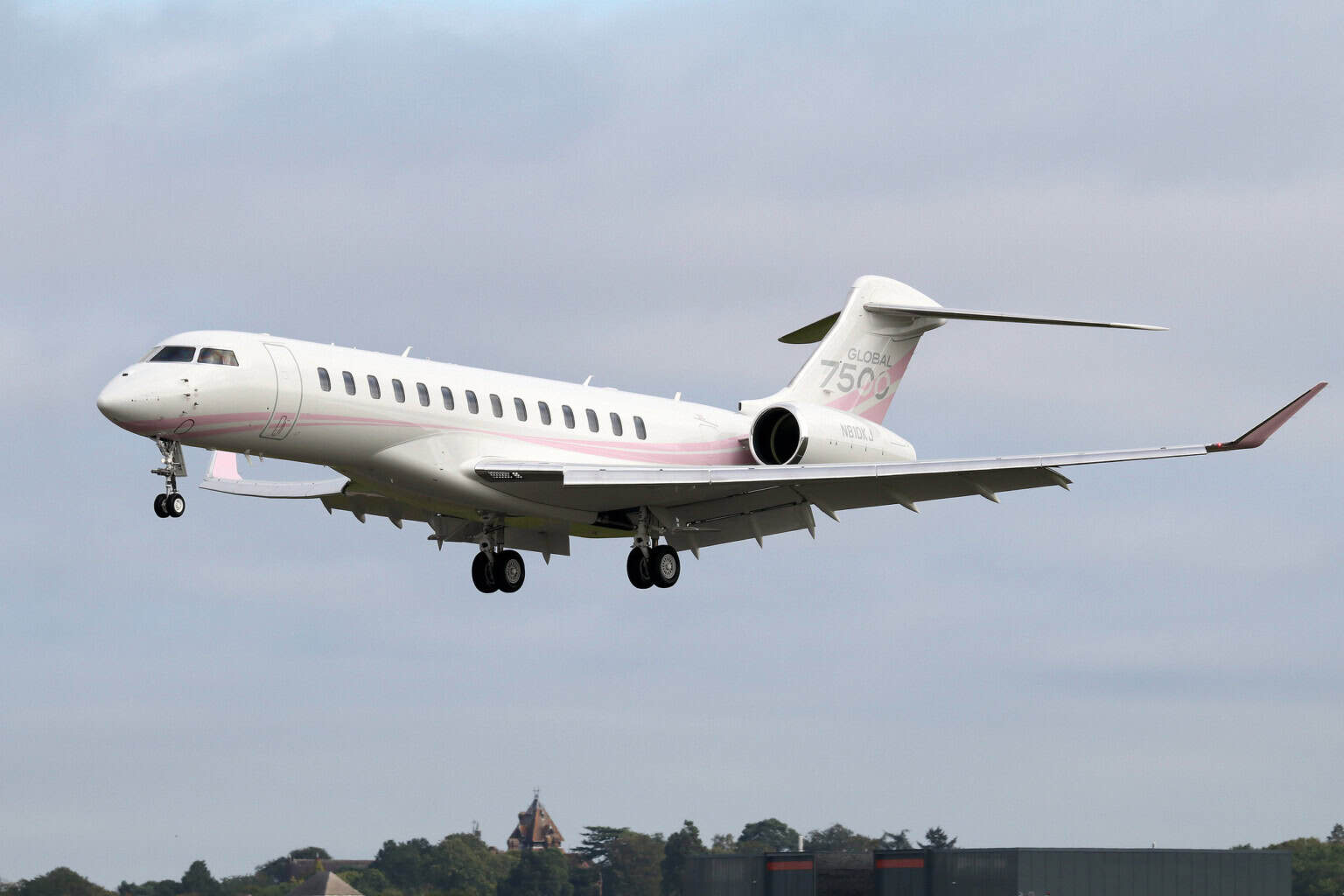 N810KJ BD700 Global Express 7500 Rise & Sun Air LLC Kylie Jenner