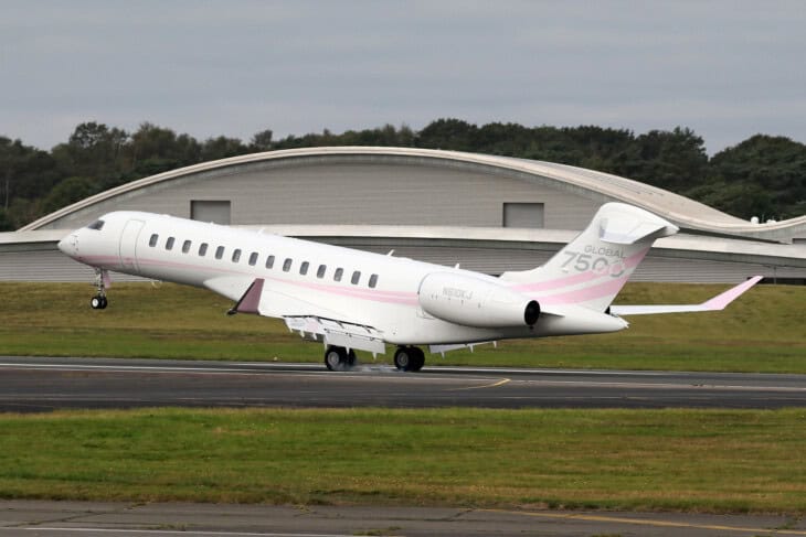 N810KJ BD700 Global Express 7500 Rise & Sun Air LLC Kylie Jenner