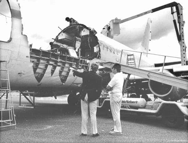 Side view of fuselage of Aloha Airlines flight 243