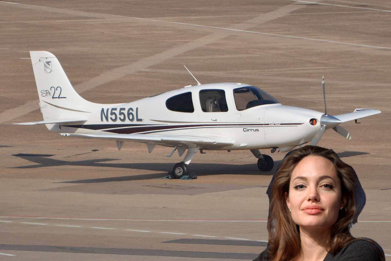 Cirrus SR22 - Angelina Jolie