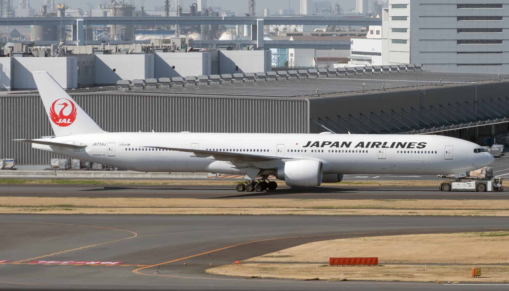 Japan Airlines Boeing 777-300ER JA734J