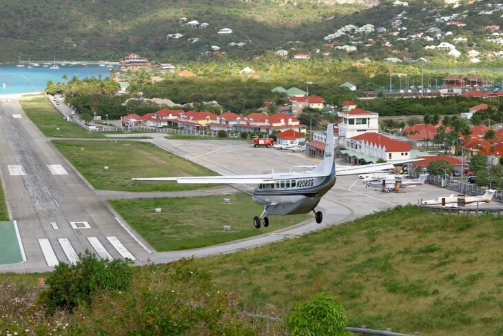 Runway 10 at SBH airport