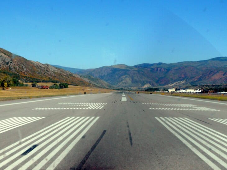 Runway 33 at Aspen Pitkin Airport