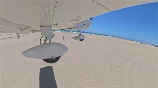 piper pa 28 cherokee lands on huntington beach