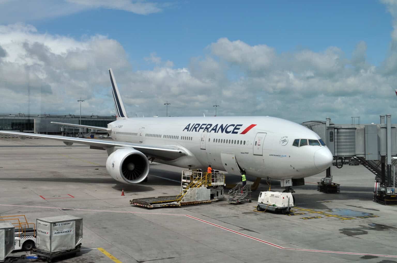 Air France 777 200ER at Paris CDG