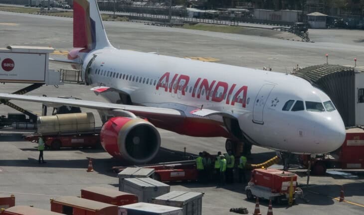 Air India A320 loading cargo