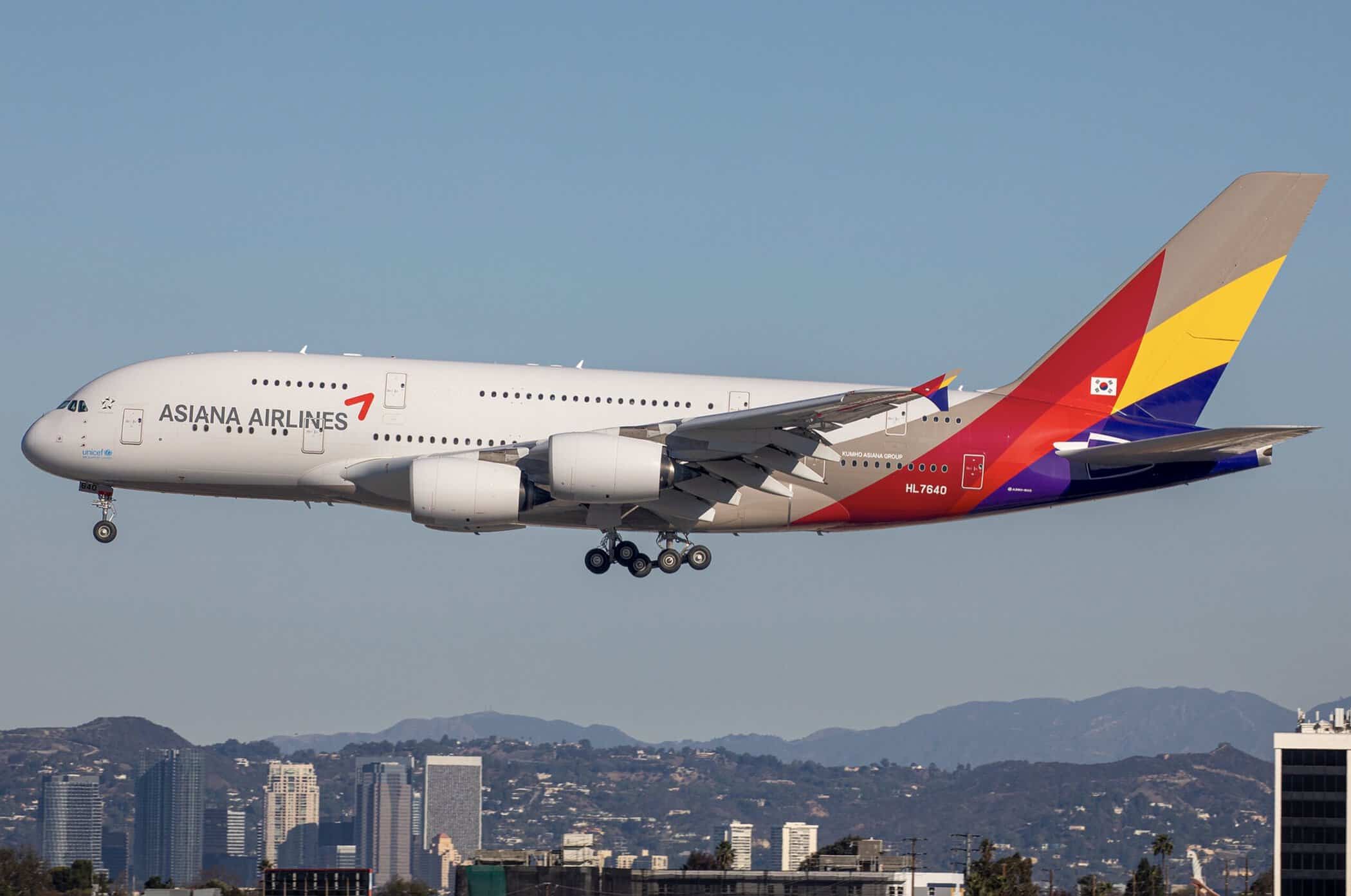 Asiana Airlines Airbus A380-841