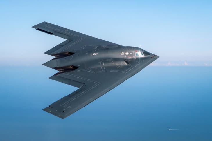 B 2 Spirit stealth bomber