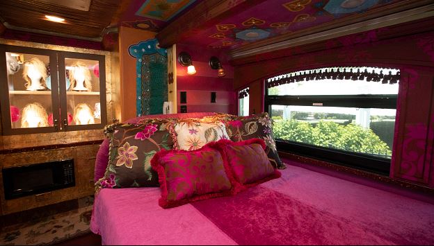 Gypsy Wagon Dolly Parton inside