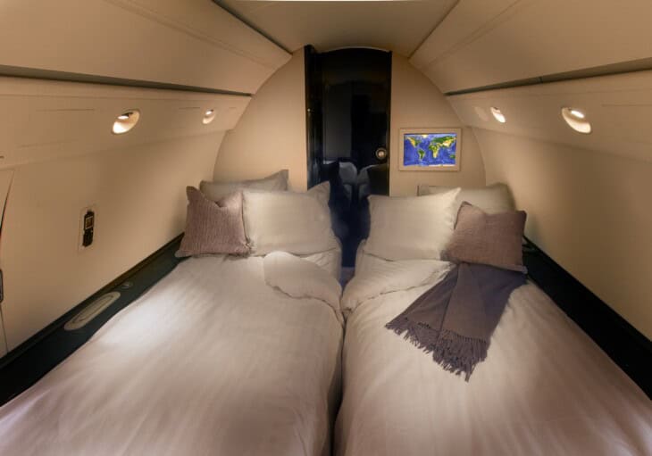 N162JC Gulfstream V interior cabin 4