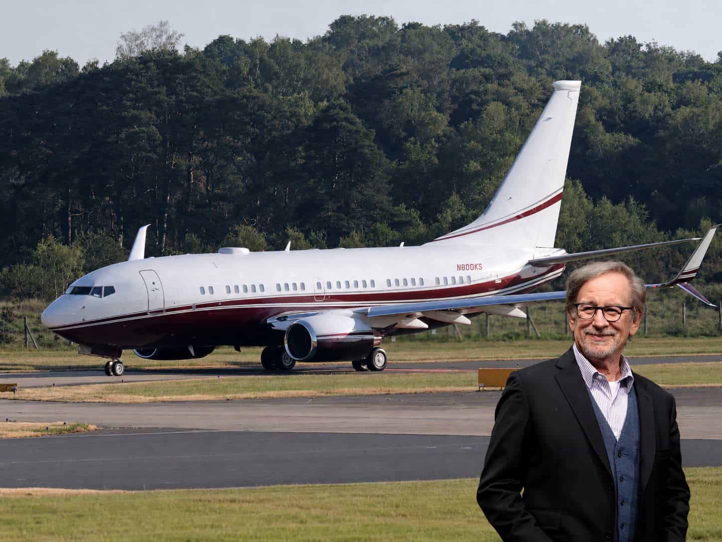 N800KS Boeing 737 7BC BBJ – Steven Spielberg featured