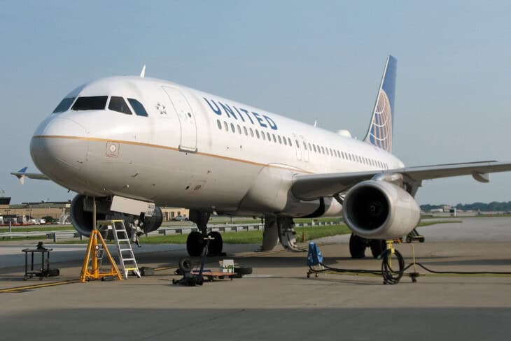 United A320 having work done on the nose gear
