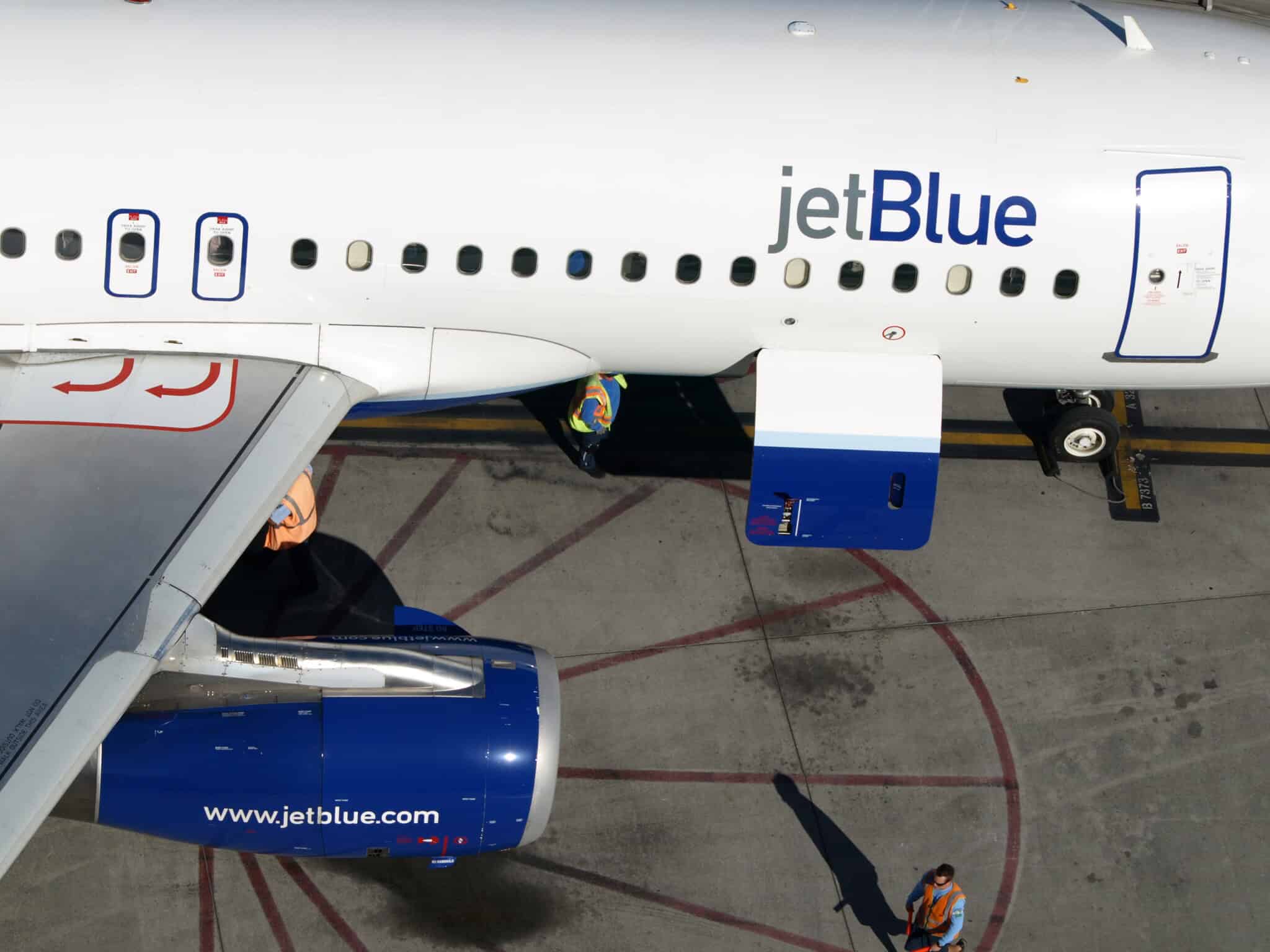 jetBlue A320 open cargo door