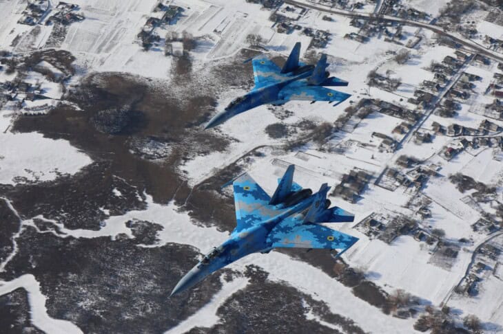 A pair of Ukrainian Su-27 in flight