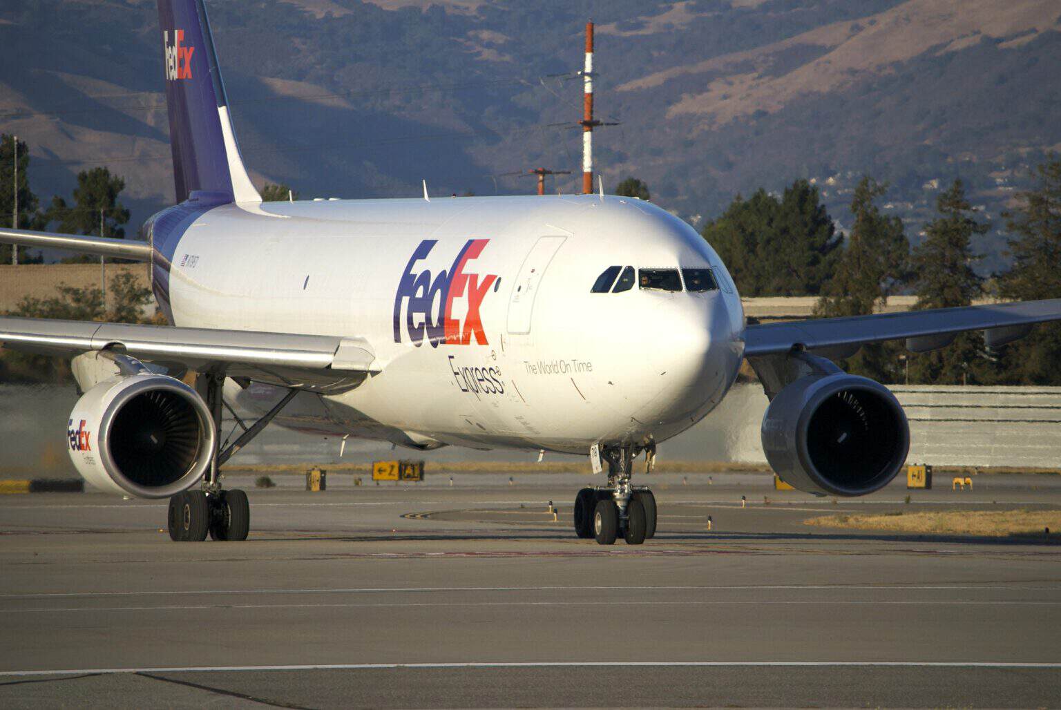 Airbus A-300 Fed Ex freighter