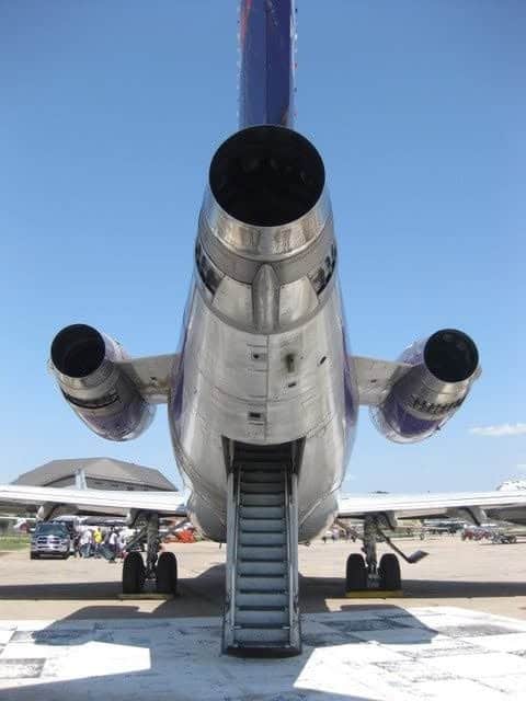 Boeing 727 rear stairs