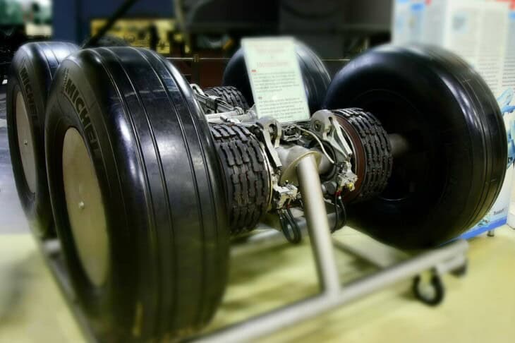 Concorde undercarriage landing gear and brake assembly
