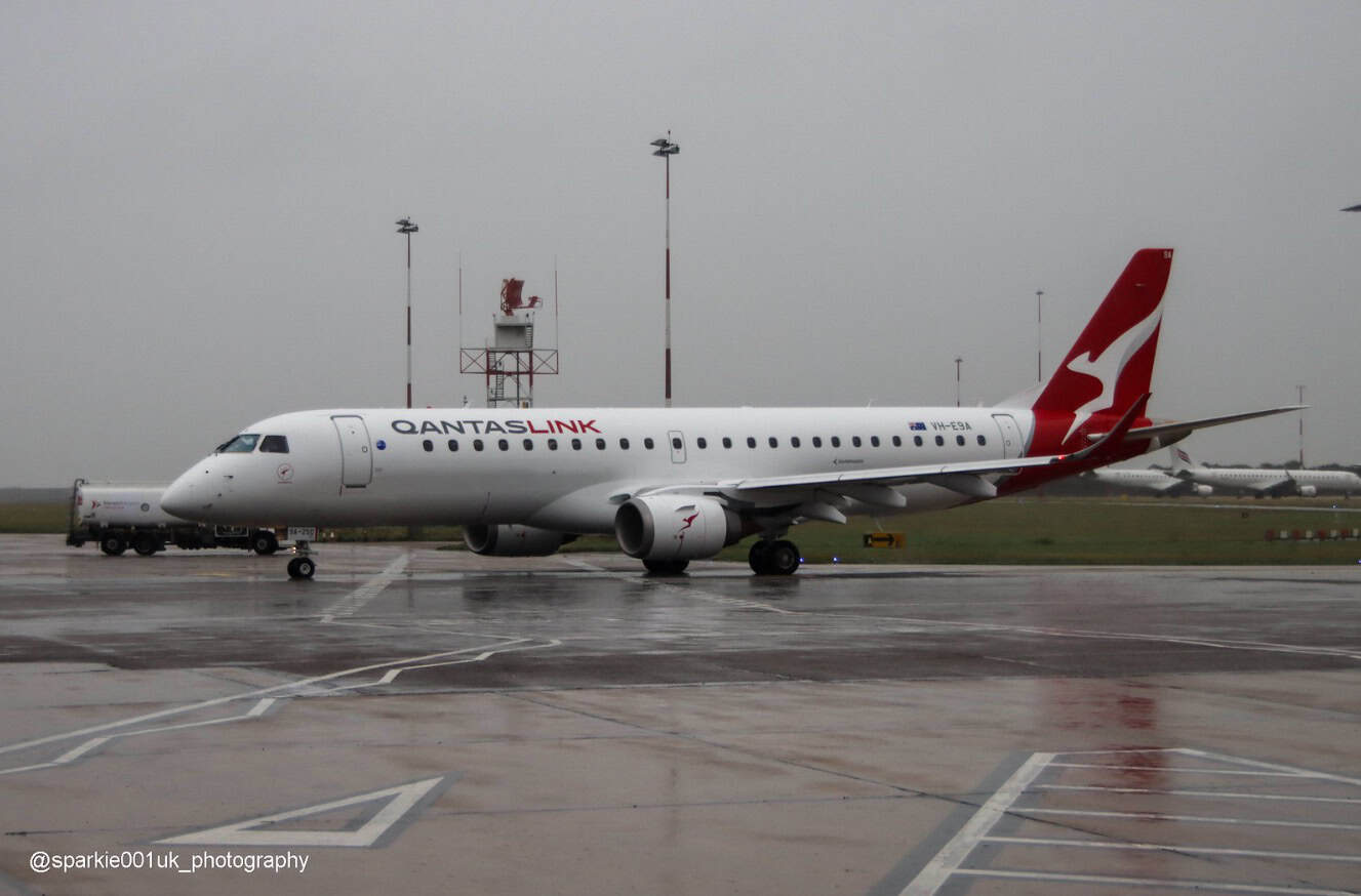Embraer E190 VH-E9A