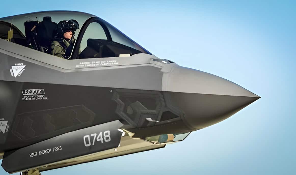 F 35A cockpit closeup