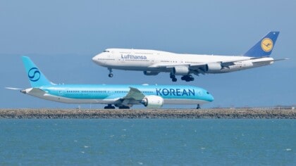 HL8571 Korean Airlines Boeing 787-10 Dreamliner departing and D-ABYK Lufthansa Boeing 747-8 arriving at SFO