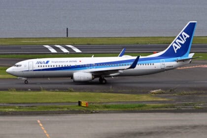 ANA Flight NH1502 Shut Down an Engine, Turned Back to Naha and Evacuated All 158 People by Slide