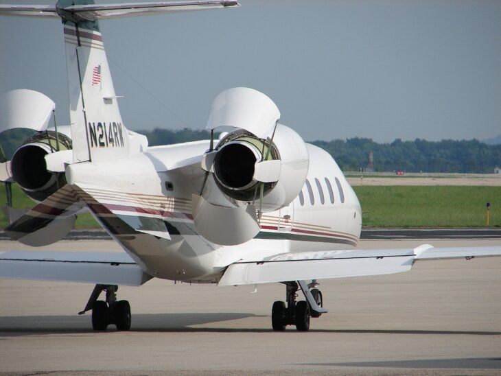Learjet 60 thrust reversers
