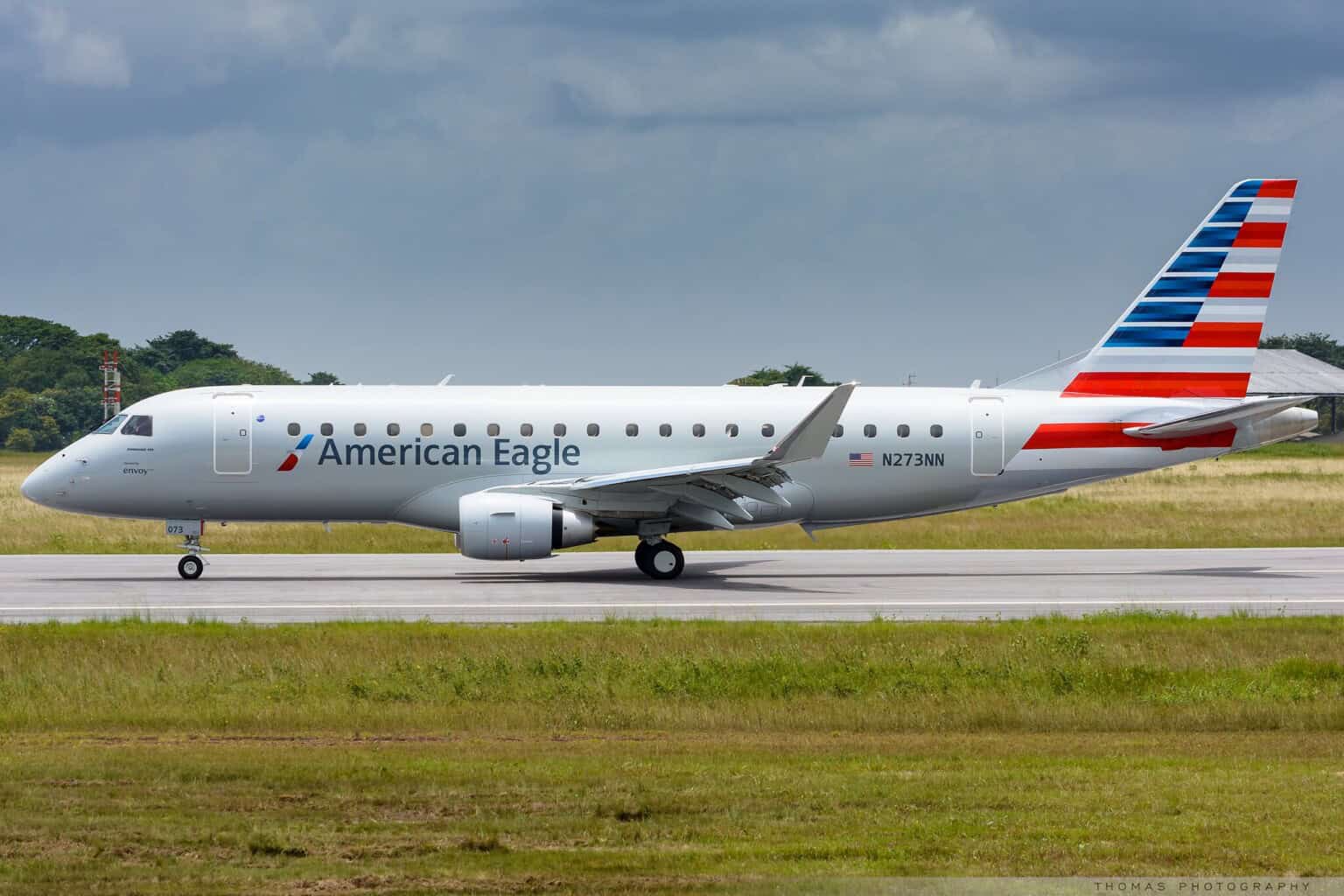N273NN American Eadle operated by Envoy Air – Embraer E170