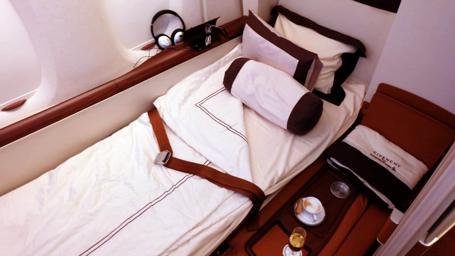 Singapore Airlines suite on board Airbus A380 - SQ856 SIN-HKG